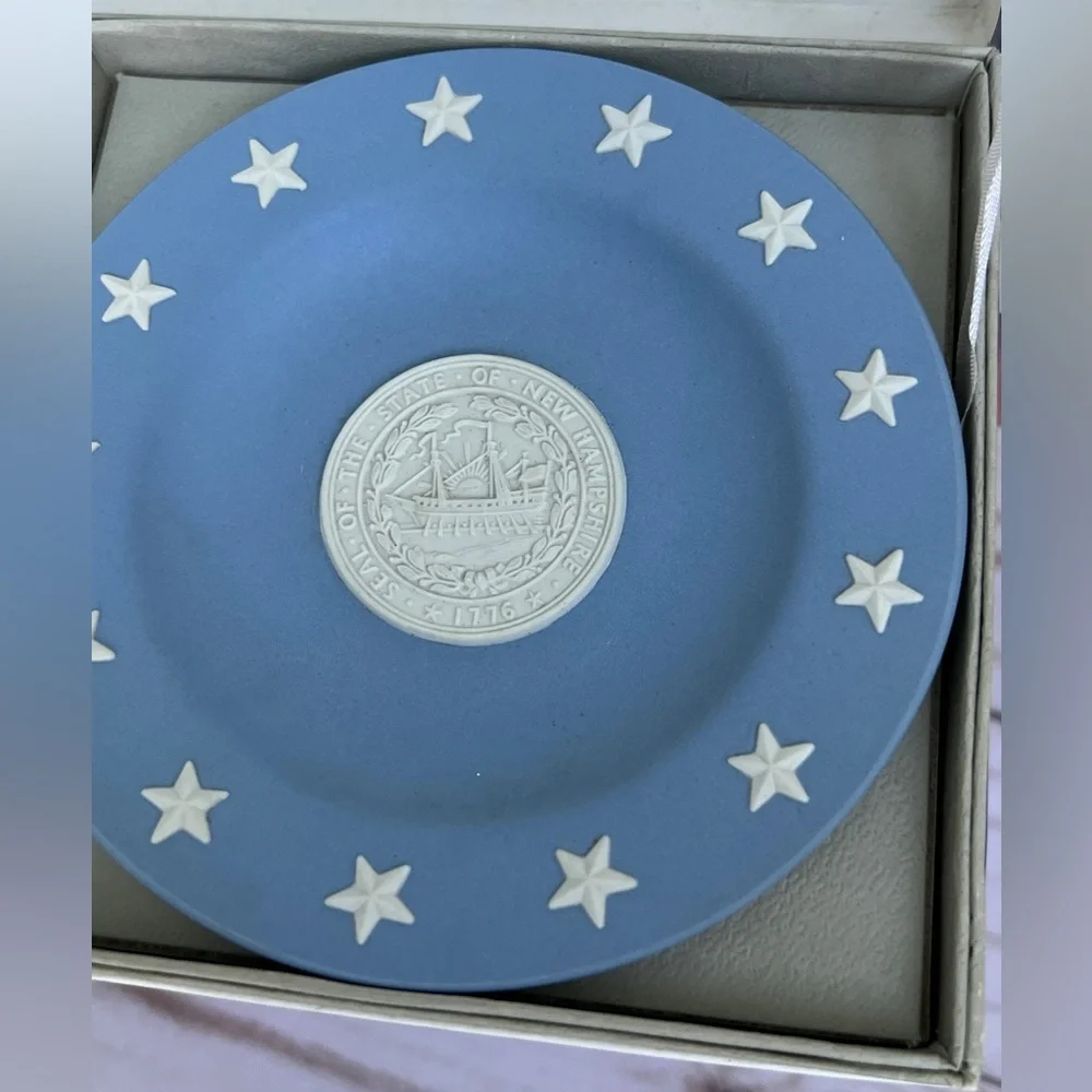 Wedgewood Vintage Seal of State Series Jasperware Set 6 New Hampshire Barlett - Picture 2 of 9
